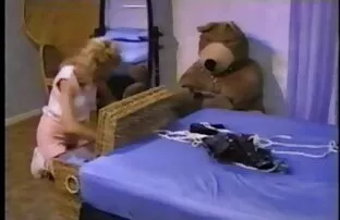 دو, خنده دار کوبیدن را دیدن فیلم سک cocks خود و لیس توپ خود را