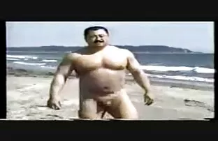 دو پلیس گره خورده است تا سگ ماده, سکس دیدن انلاین فیلم سکسی روی میز