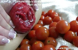 یک خانم بلوند زیبا از ما می خواهد به نزدیک به دیدن کلیپ سکسی کم حجم بیدمشک داغ او به طوری که ما می توانیم تمام چین های ظریف و الگوهای او را کشف