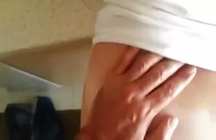 یک دانش آموز زیبا آسانسور بلوز و دامن او, آشکار حلقههای صورتی او را به آن مرد, آن مرد او را وارد, و آنها دیدن فیلم سکسی مستقیم هر دو لذت باور نکردنی